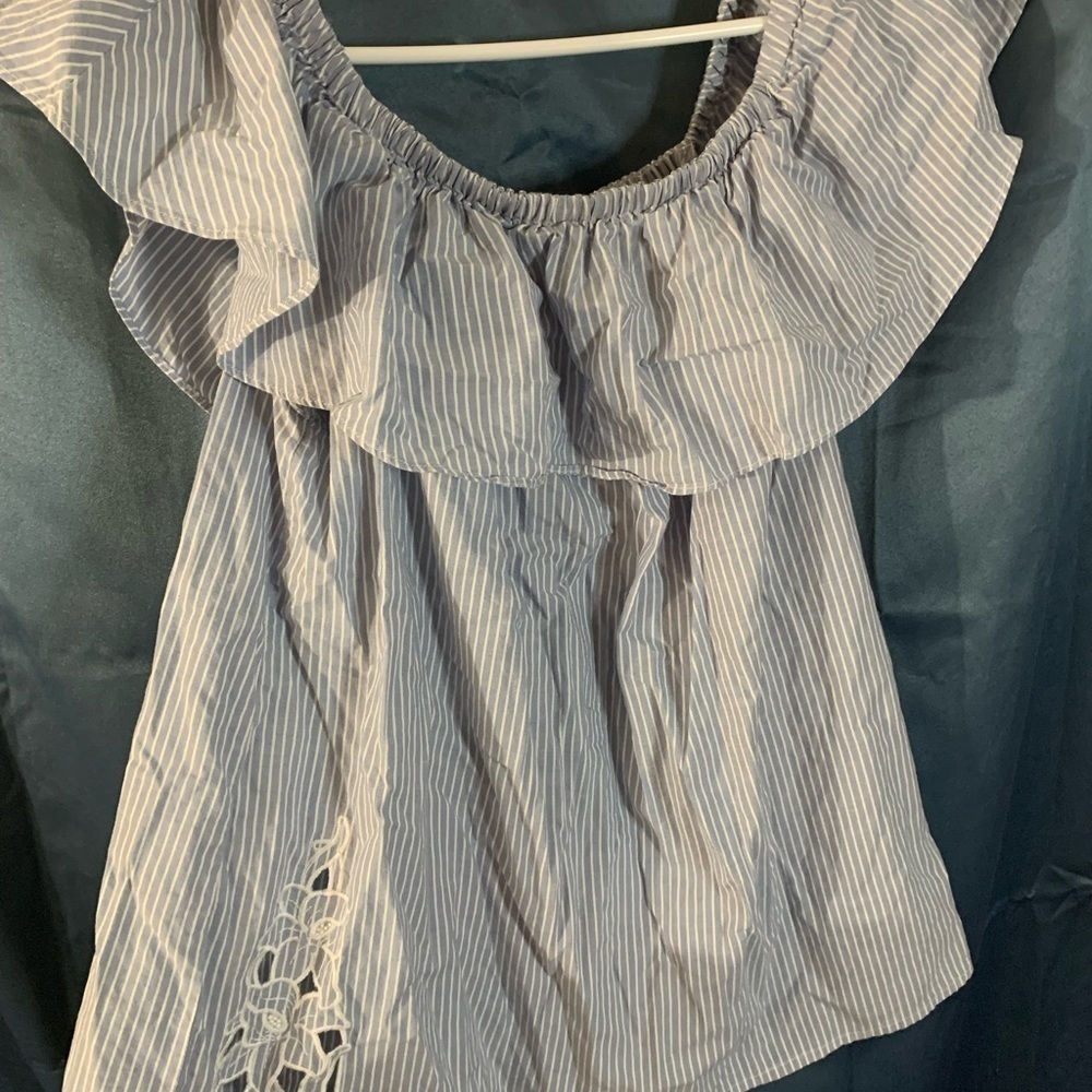 merona ruffles - Picture 1 of 3